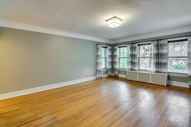 Building Photo - 7546 N Oakley Ave