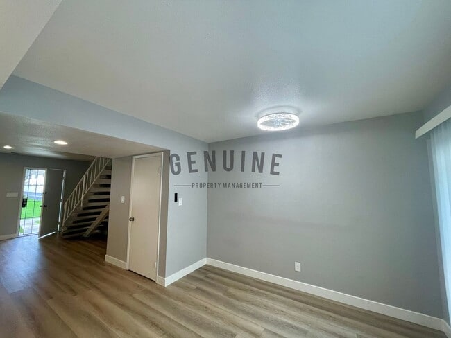 Building Photo - 10062 Los Coyotes Ct