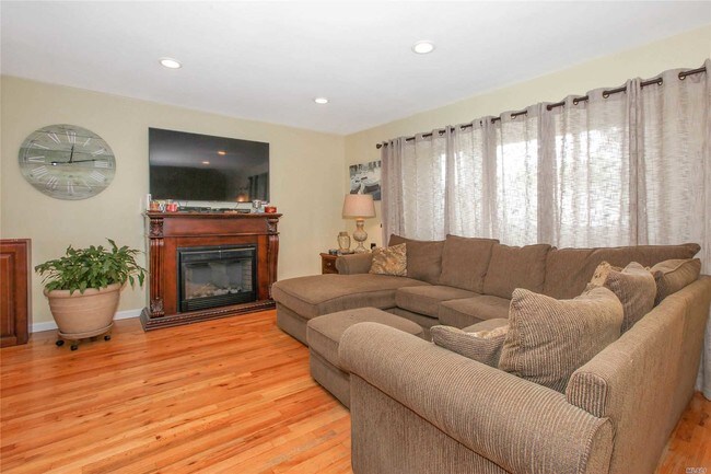 Foto del edificio - 2715 Clubhouse Rd