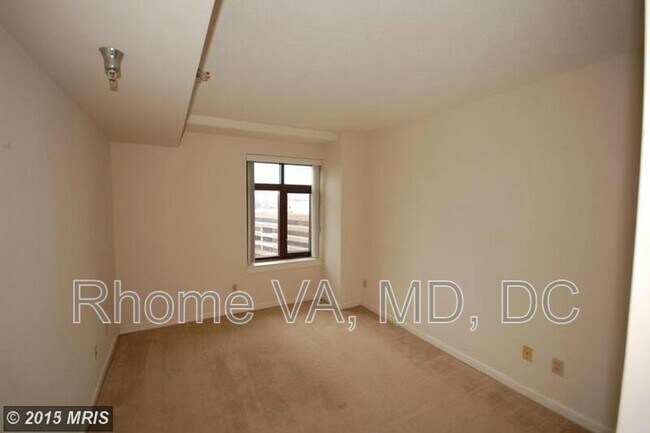 Foto del edificio - 2400 Clarendon Blvd