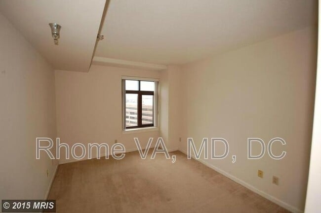 Building Photo - 2400 Clarendon Blvd