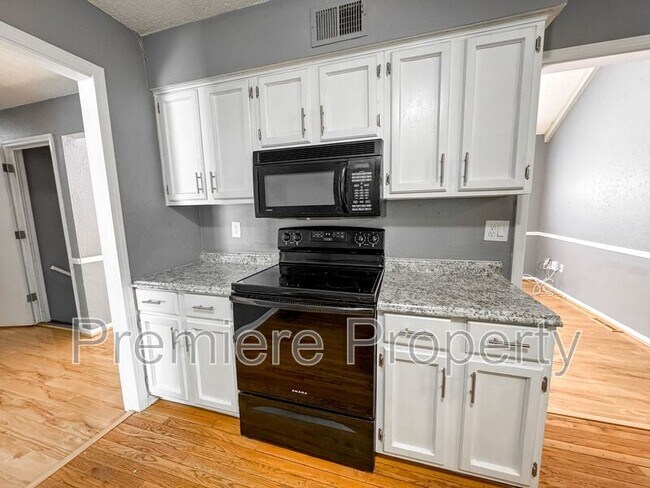 Building Photo - 203 SE Keystone Dr