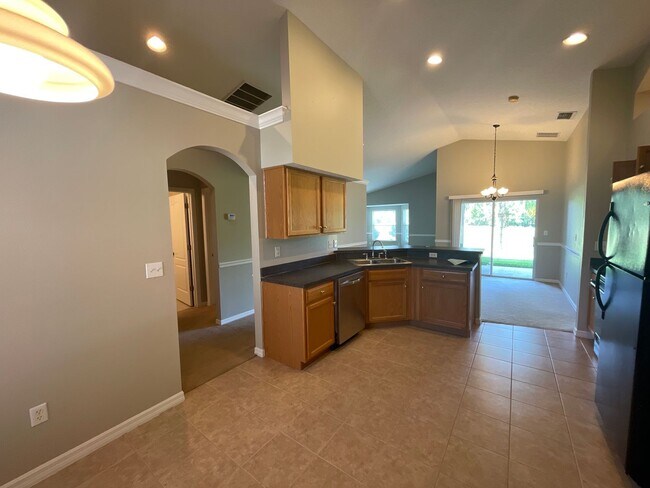 Building Photo - Luxury Home sitting on Golf Course in the ...