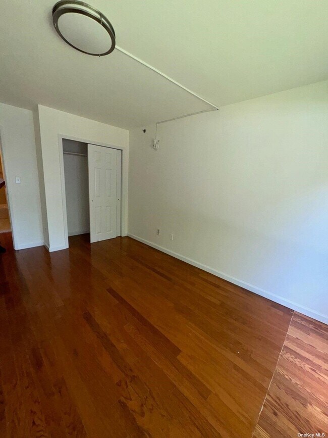 Foto del edificio - 64-34 Grand Central Pkwy