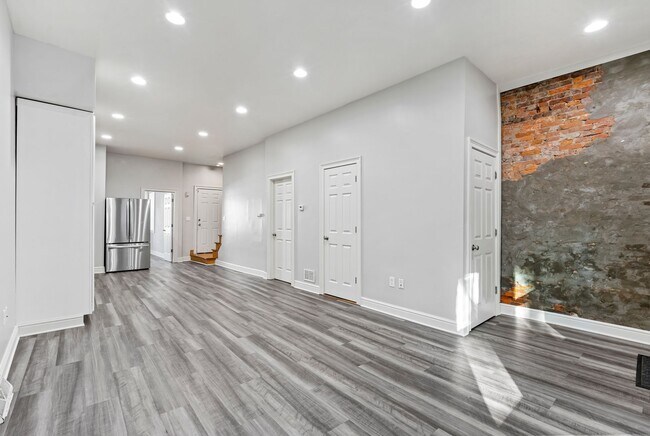 Foto del edificio - Southside Flats 4 Bed, 2.5 Bath w/ Bonus R...
