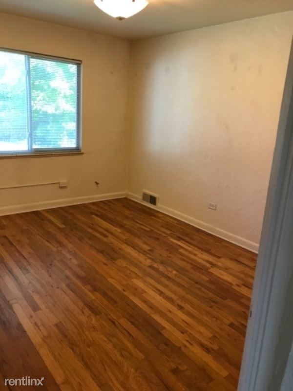 Building Photo - 3 br, 1 bath Condo - 1605 Winona Ct