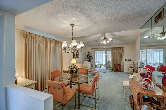 Foto del edificio - Perfect home for enjoying your winter in Arizona.  2 bed 2 bath on the 14th fairway of Heron Lake...