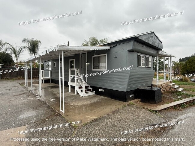 Building Photo - Nice home with a big lot in the city of Pe...