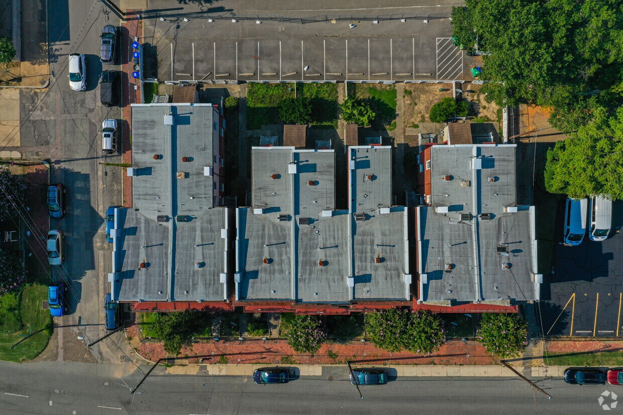 Aerial Photo - 912-924 Cumberland St