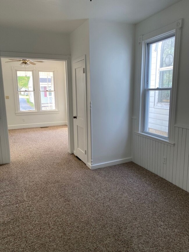 Building Photo - 2 Bedroom, 1 Bath House