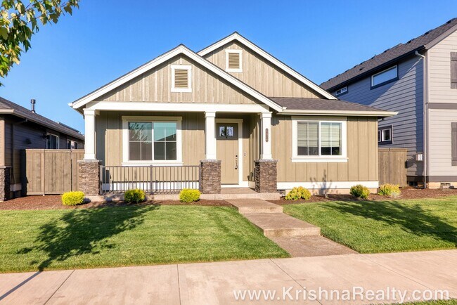 Building Photo - *Newer  Single Level 3BD*, 2BA* Single Fam...