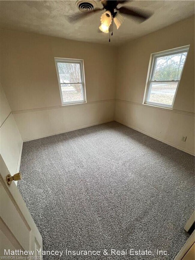 Building Photo - 3 br, 1 bath House - 2100 Magnilia Bend