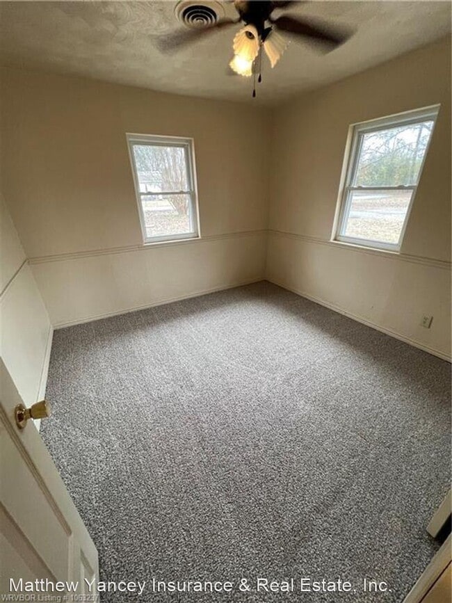 Foto del edificio - 3 br, 1 bath House - 2100 Magnilia Bend