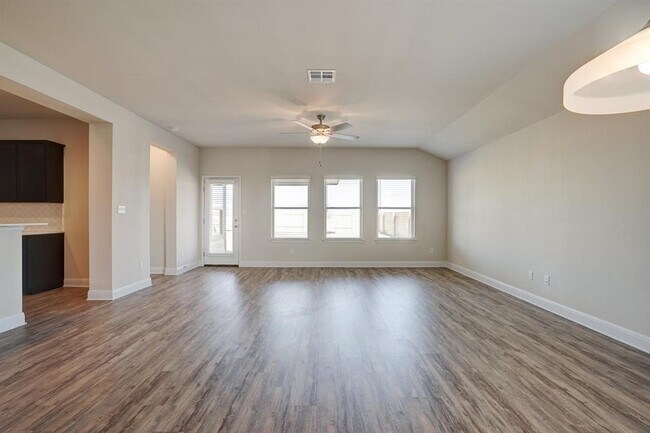 Building Photo - 137 Goldfinch Dr