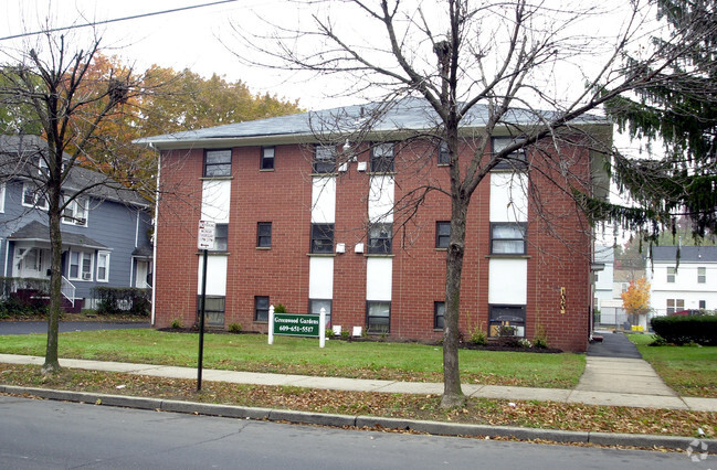 Building Photo - Greenwood Manor