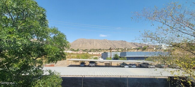 Foto del edificio - 500 Thunderbird Dr