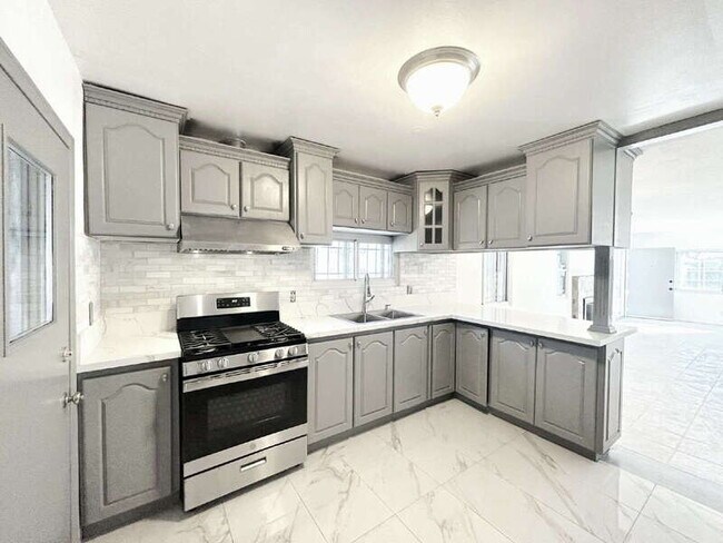 Foto del edificio - 439 W Buckthorn St