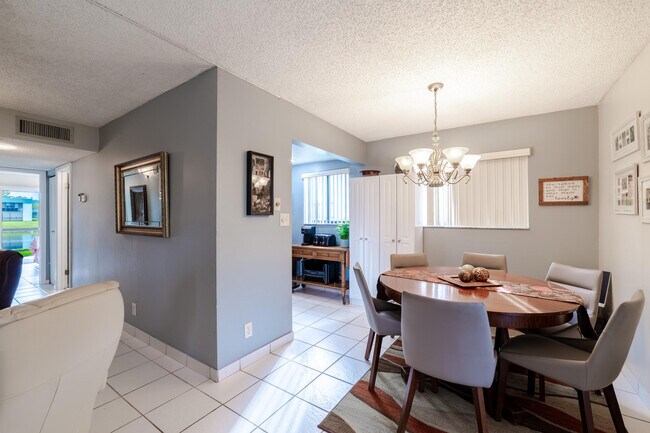 Foto del edificio - 15036 Ashland Ln