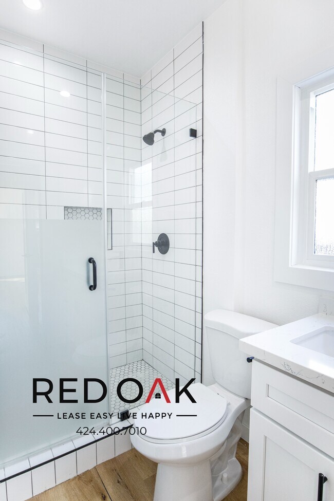 Building Photo - Gorgeous Completely Remodeled Bright and S...