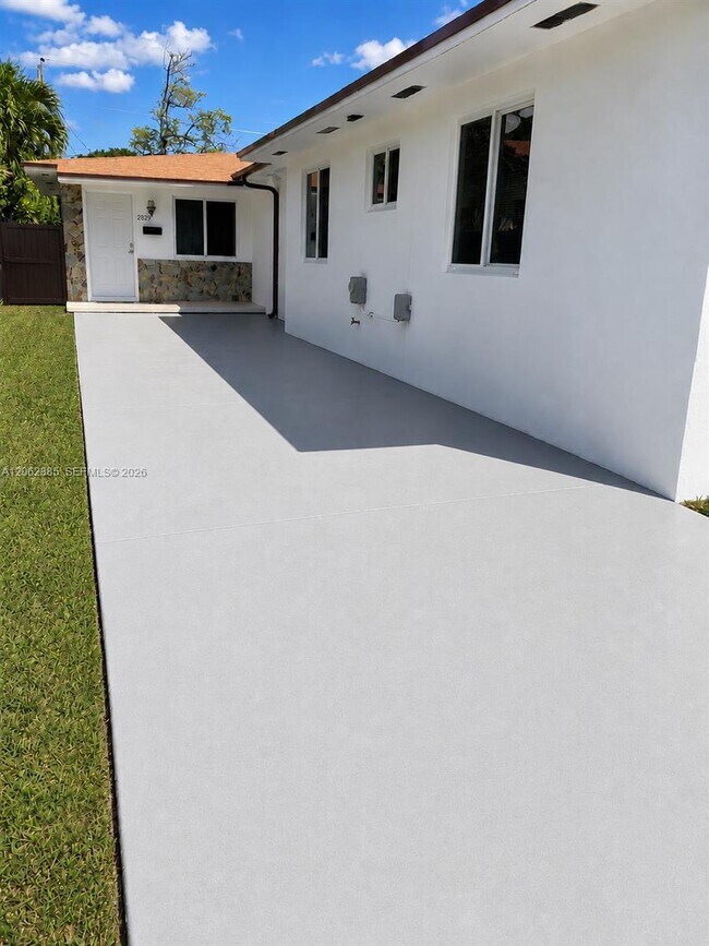 Foto del edificio - 2829 SW 32nd Ct