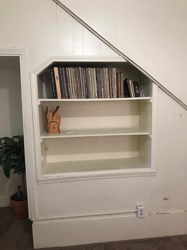 Building Photo - 435 S 400 E