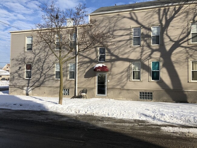 Building Photo - 3368 N Booth St