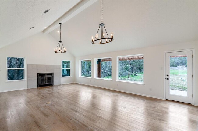 Building Photo - 1 Carriage House Ln
