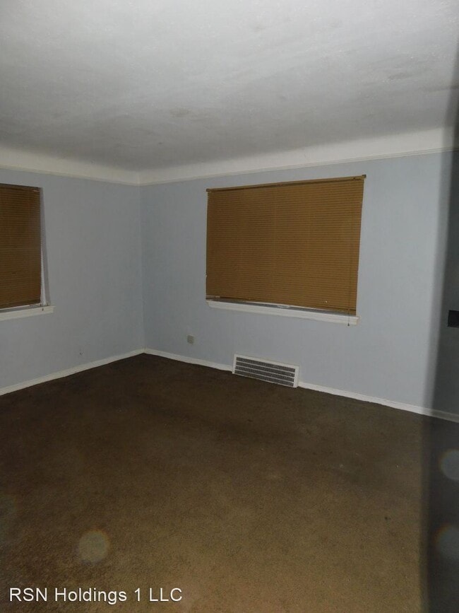Building Photo - 3 br, 1 bath House - 3807 Strandhill Rd