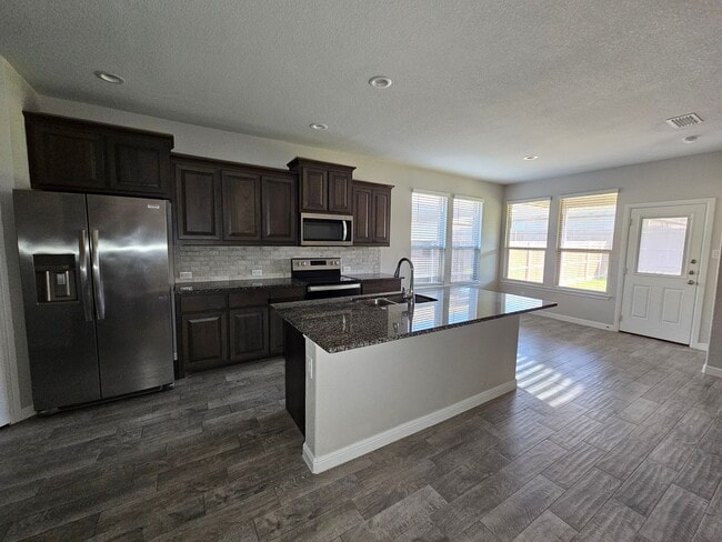 Building Photo - Available now ready for immediate move in