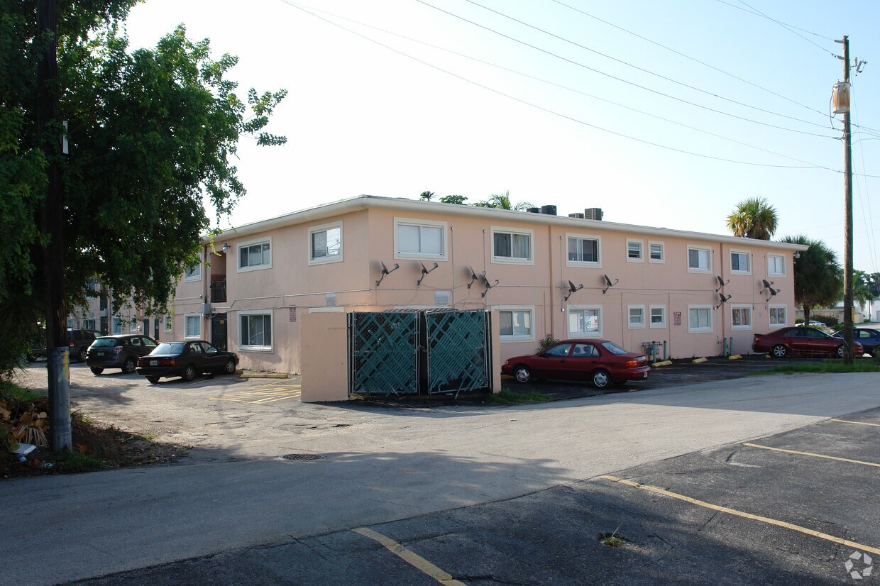 Glades On The Bay Apartaments - Glades On The Bay Apartments
