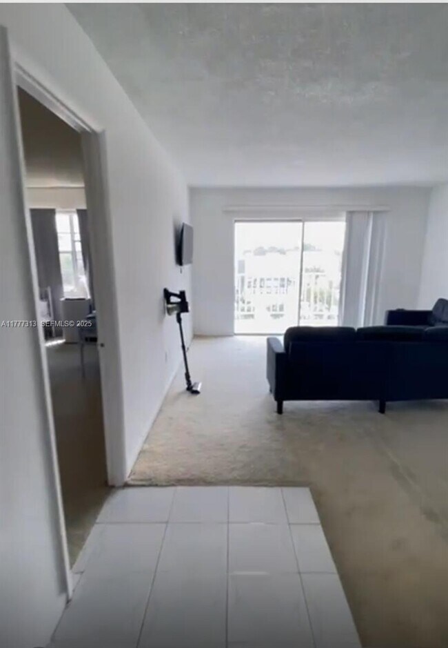 Foto del edificio - 496 NW 165th St