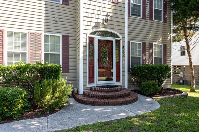 Foto del edificio - PRICE IMPROVEMENT!!!! MOVE-IN READY