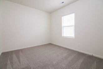 Building Photo - 3002 Winding Ridge Dr W