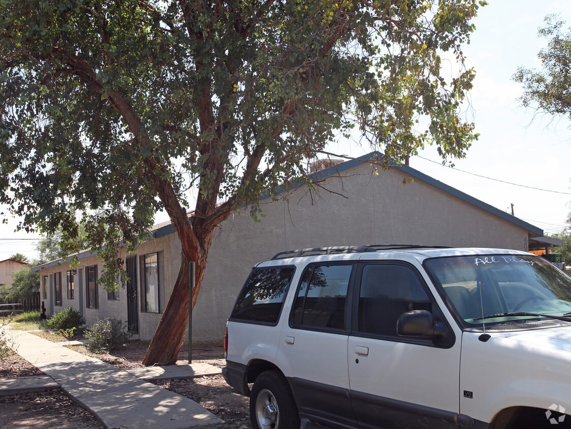 Building Photo - 4540 E Pima St