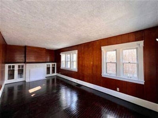 Foto del edificio - Move-In Ready 3BR Single-Family Home Near Goodyear Heights Metro Park