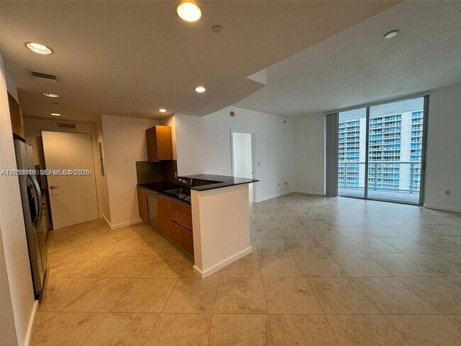 Building Photo - 1060 Brickell Ave
