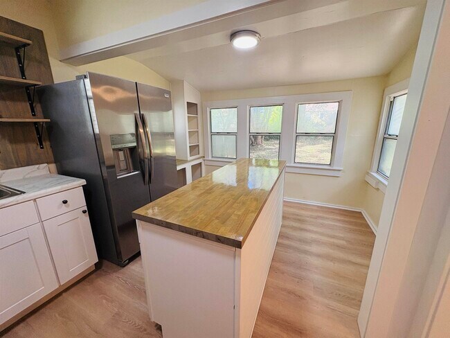 Foto del edificio - 412 E Magnolia Dr