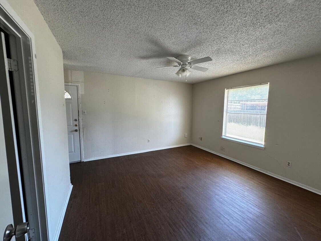 Foto del edificio - Great 2 Bedroom for Quick Move In