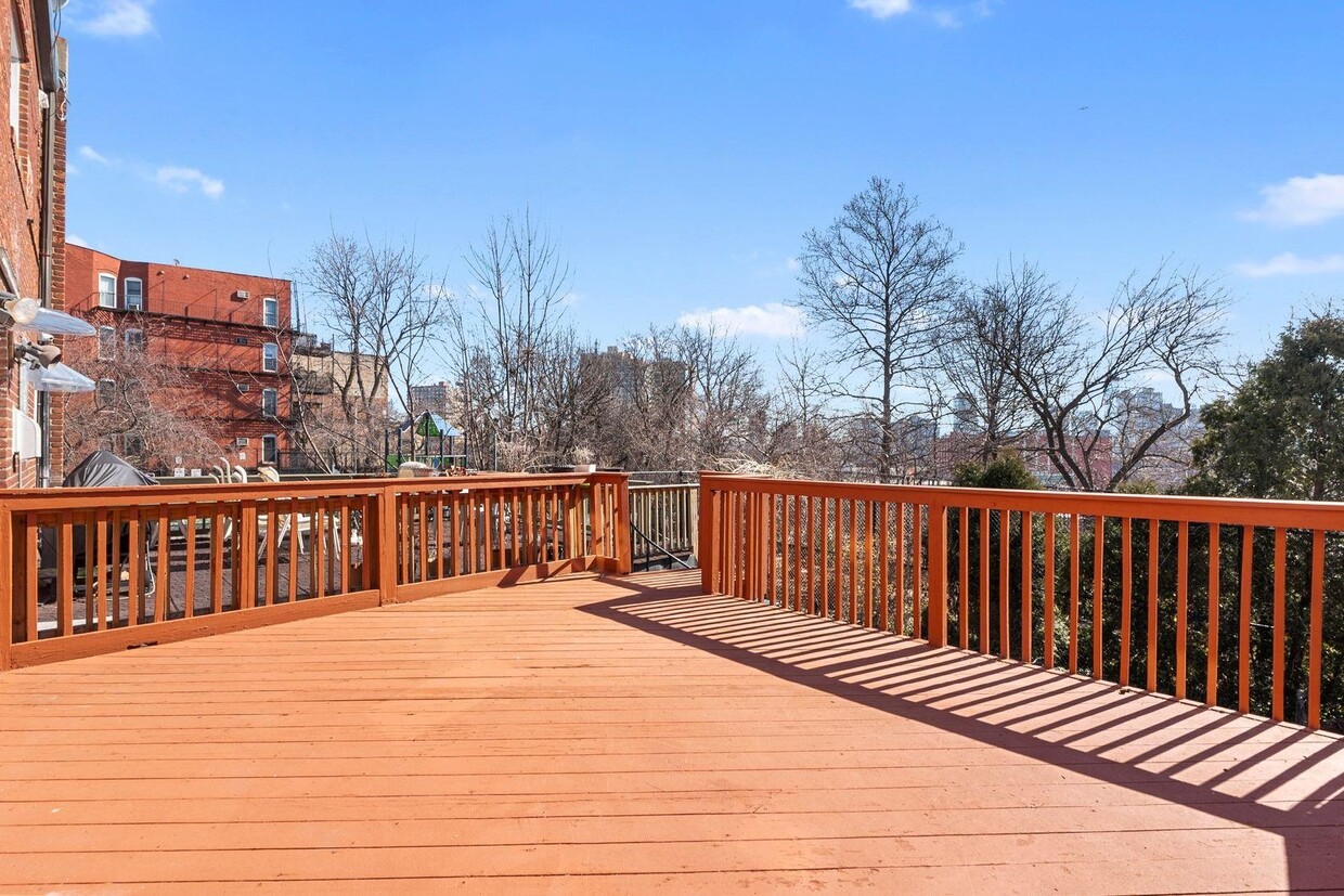 Primary Photo - 86 Palisade Ave
