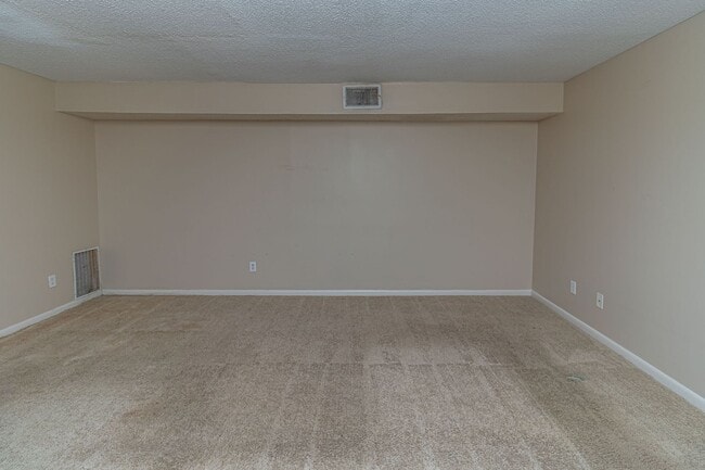 Foto del edificio - 2 BR, 2.5 BA Townhouse close to SJAFB! Newly renovated!