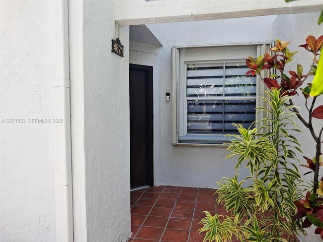 Foto del edificio - 4621 NW 97th Ct
