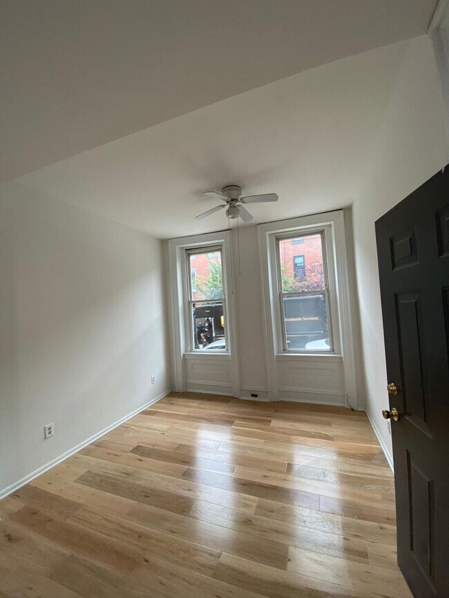 Beautiful studio unit located in a great area in fairmount- AVAILABLE NOW - Beautiful studio unit located in a great area in fairmount- AVAILABLE NOW Apartment