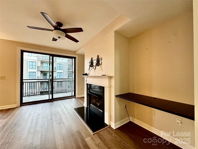 Building Photo - 718 W Trade St