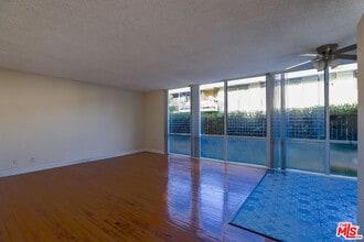 Building Photo - 11131 Rose Ave