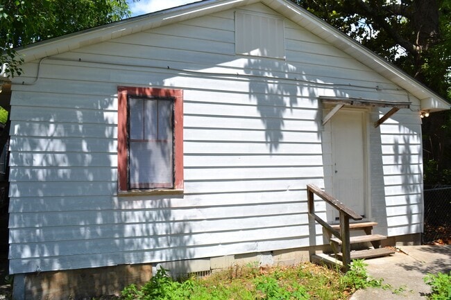 Building Photo - 859 Thomas Street