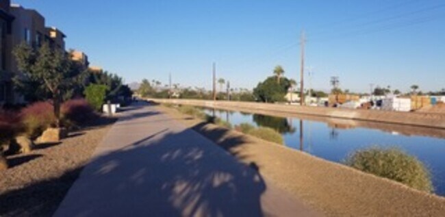 Building Photo - 7301 E Rancho Vista Dr