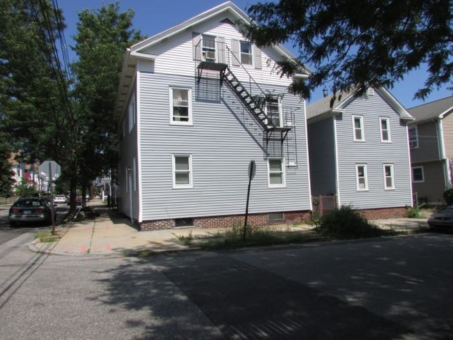 Building Photo - 2 bedroom in Providence RI 02906