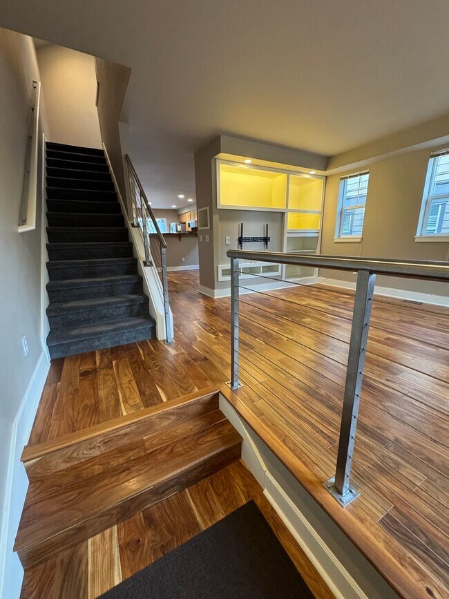 Foto del edificio - Amazing 2 Bed + Den, 2.5 Bath Townhome with A/C & 2-Car Garage in West Seattle!