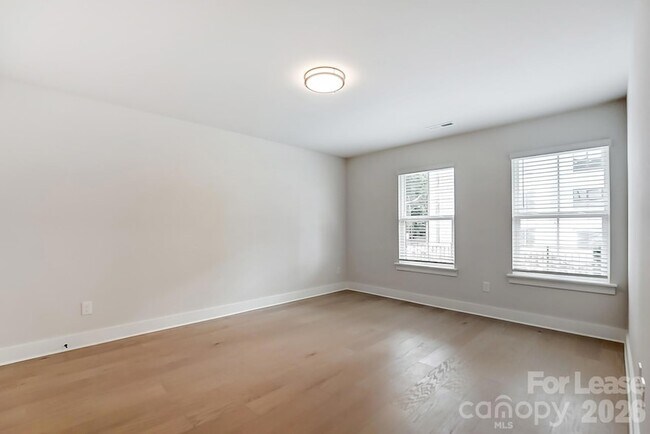 Foto del edificio - 2308 Chamberlain Ave