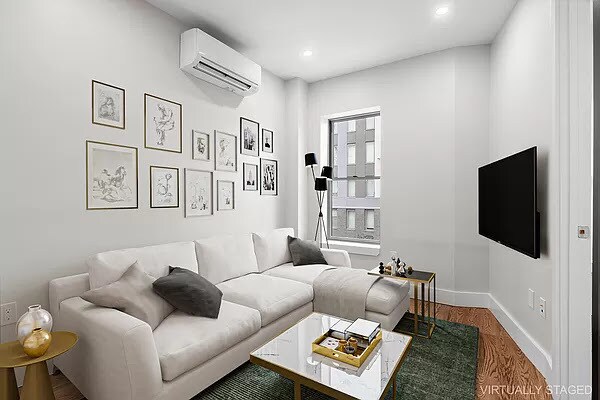 Building Photo - 550 Van Buren St